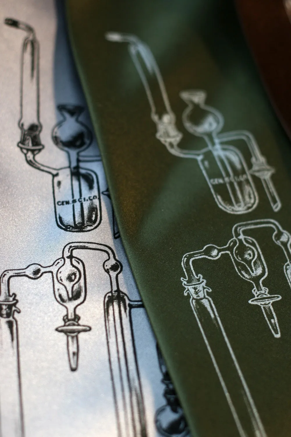Chemistry Lab Glass Necktie, Experiment Tie